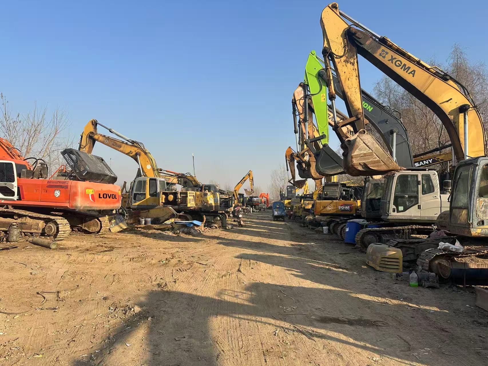 Prima Excavator yard and inspection team in Hebei, China