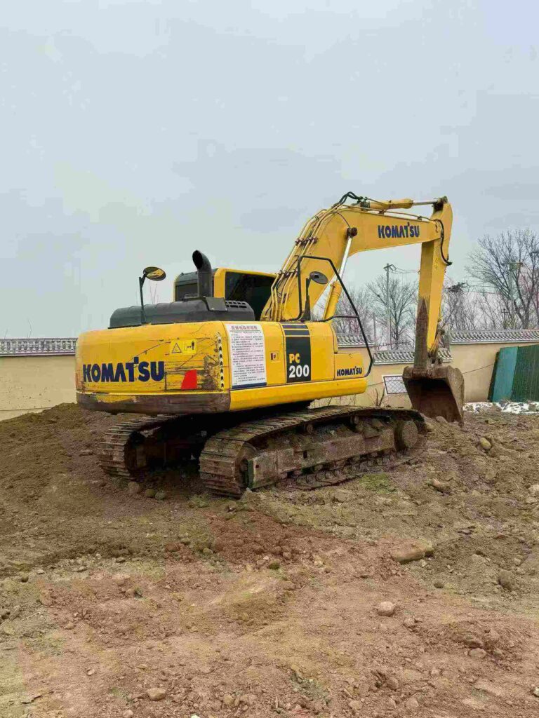KOMATSU PC200