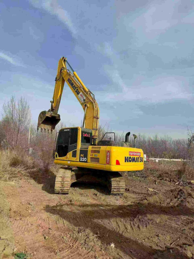 KOMATSU PC220