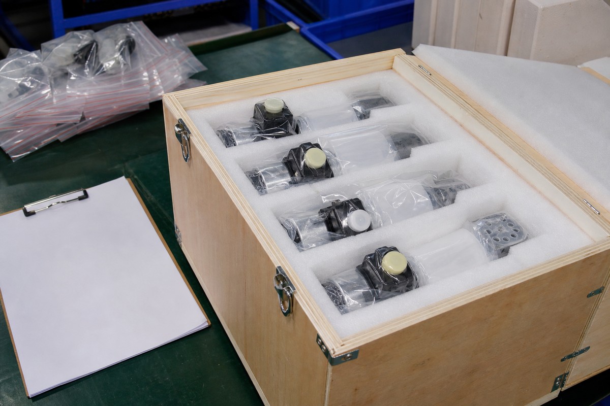 Excavator solenoid valve export packing proof
