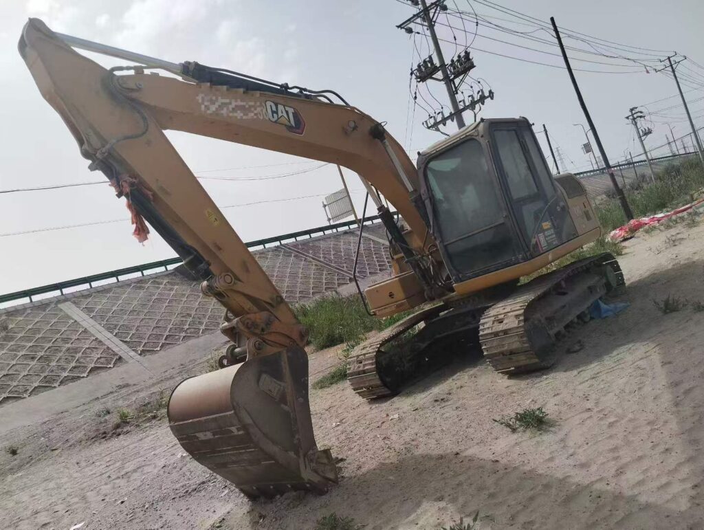 CAT 313 used excavator photo 3