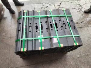 CAT 320, HITACHI 200, HITACHI 130 Track Shoe / Track Pad spare parts photo 1