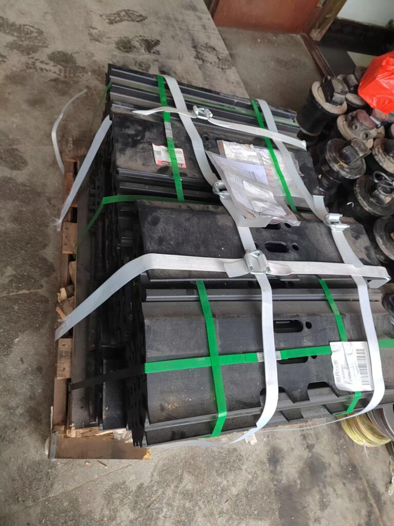CAT 320, HITACHI 200, HITACHI 130 Track Shoe / Track Pad spare parts photo 5