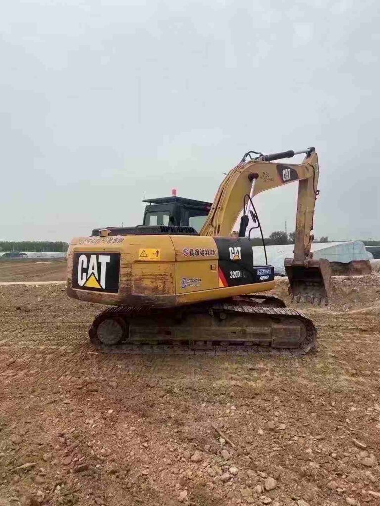 CAT 320D2 used excavator photo 2
