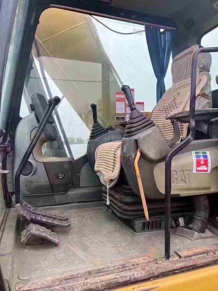 CAT 320D2 used excavator photo 6