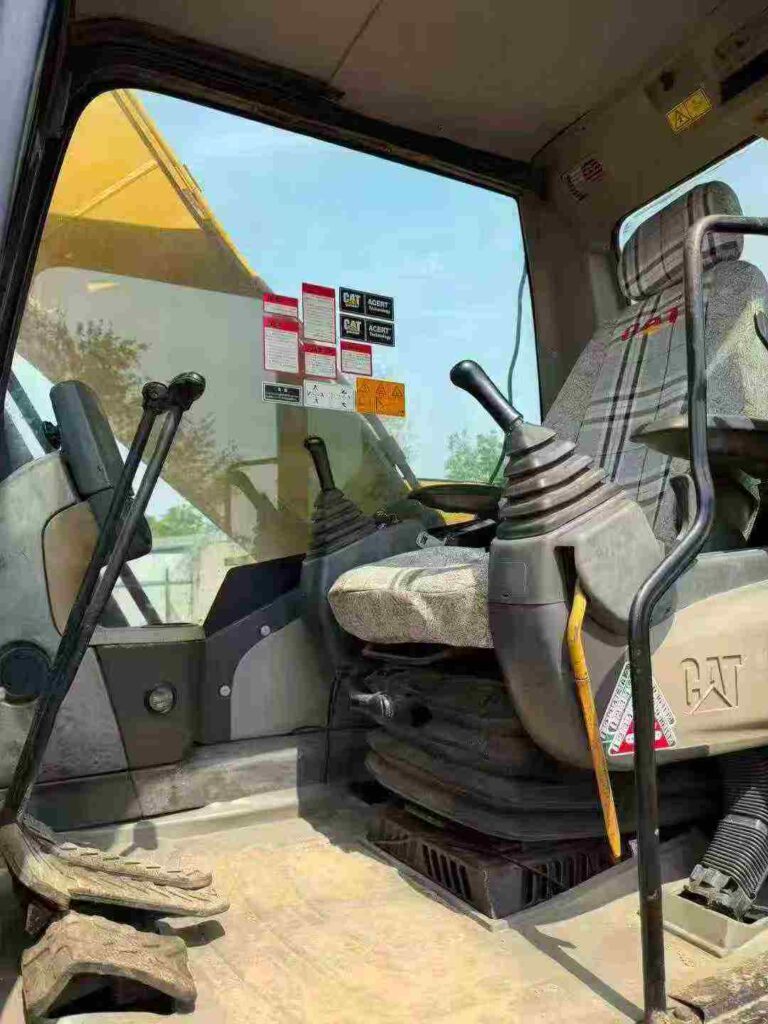 CAT 320D2 used excavator photo 9