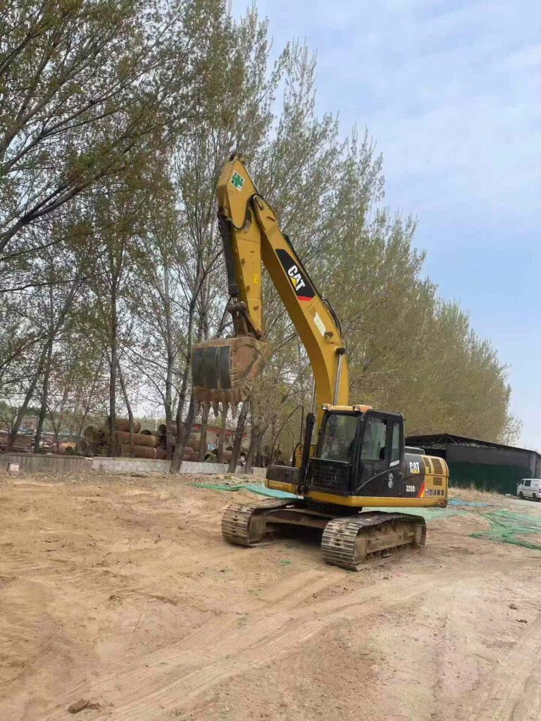 CAT 320D2 used excavator photo 1
