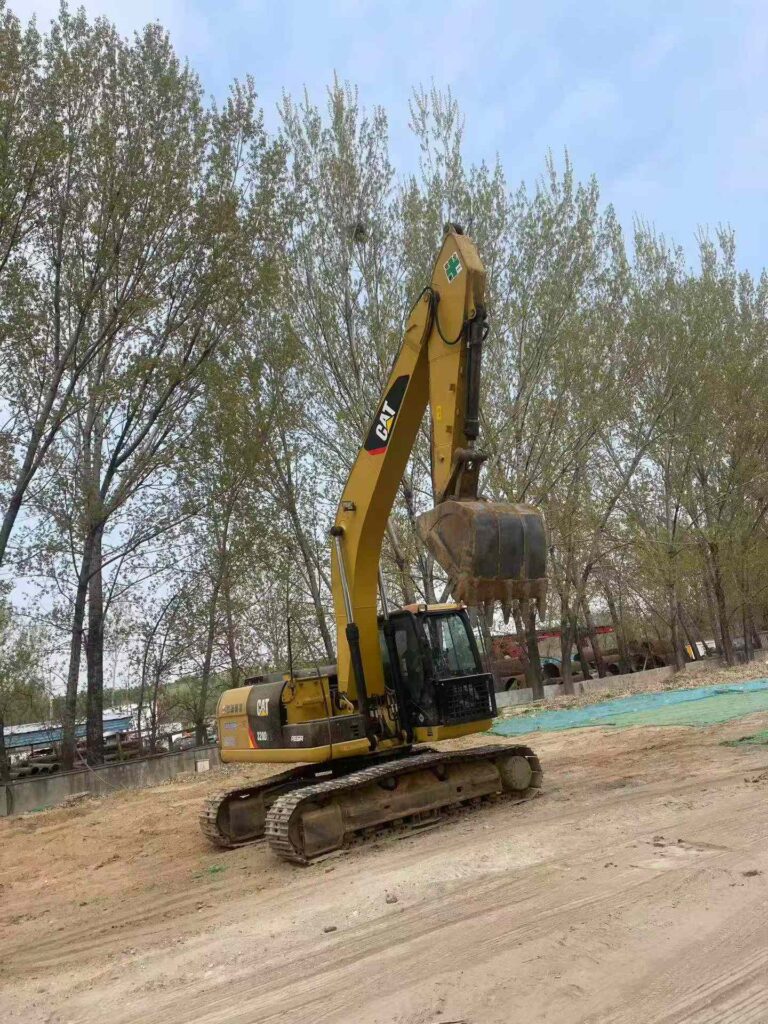 CAT 320D2 used excavator photo 4