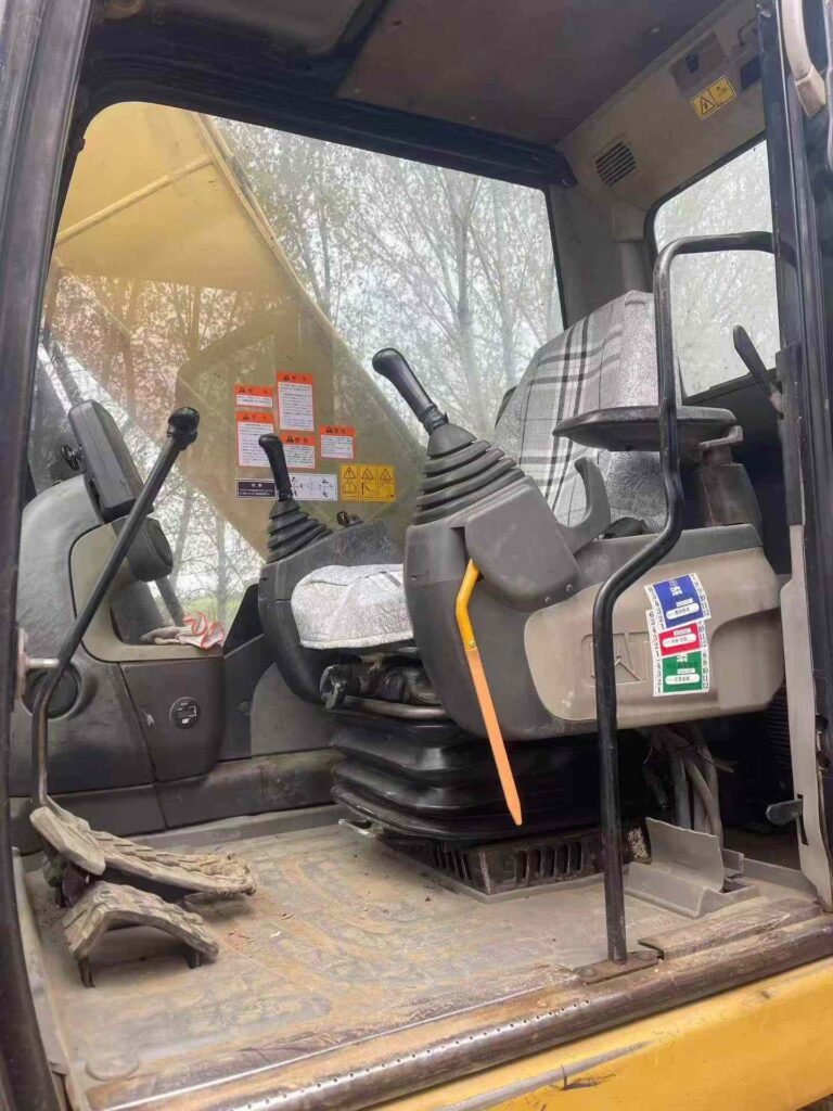 CAT 320D2 used excavator photo 6