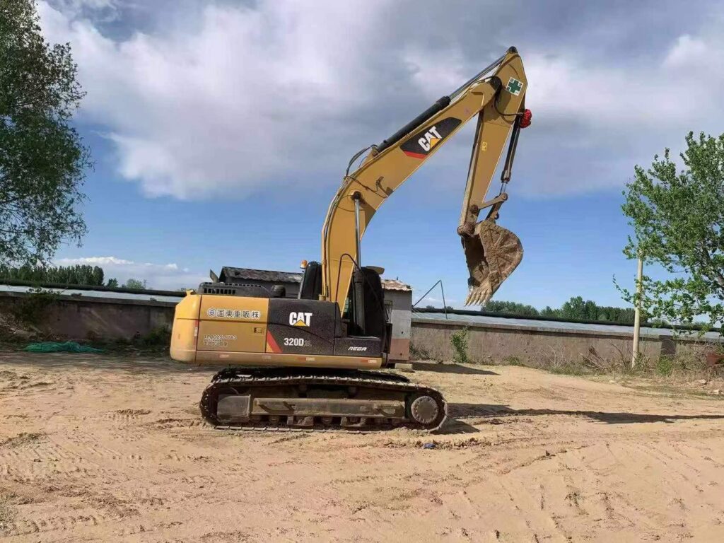 CAT 320D2L used excavator photo 3