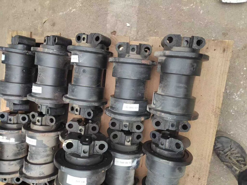 CAT 323 Track Roller spare parts photo 3