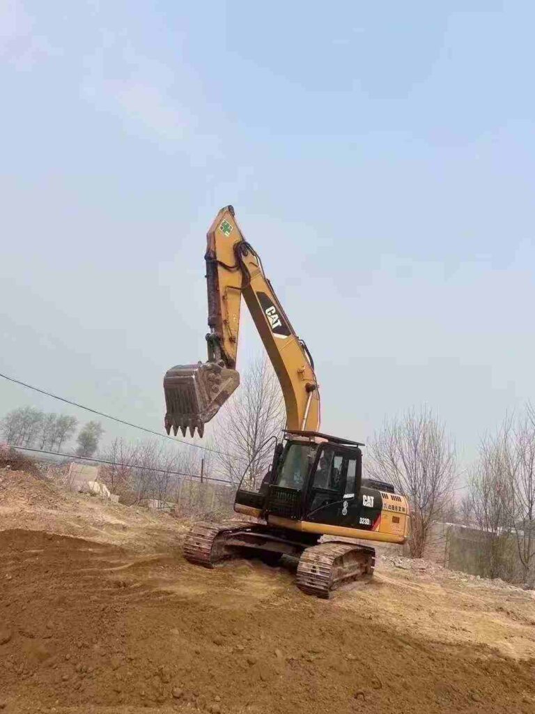 CAT 323D2 used excavator photo 1