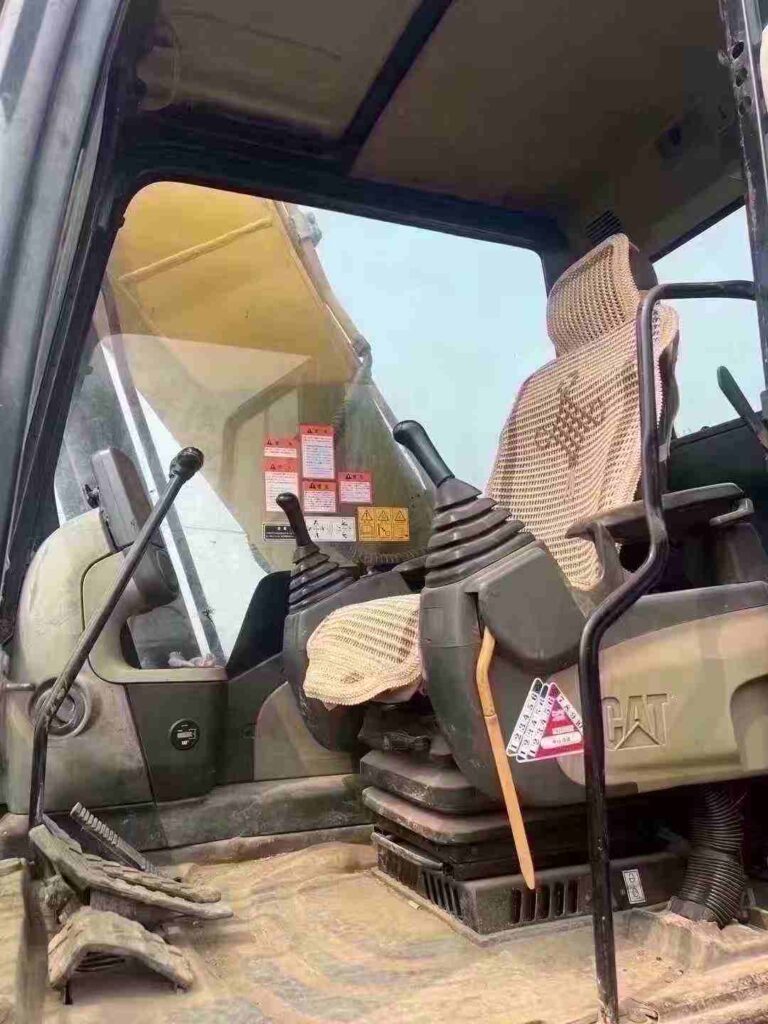 CAT 323D2 used excavator photo 6