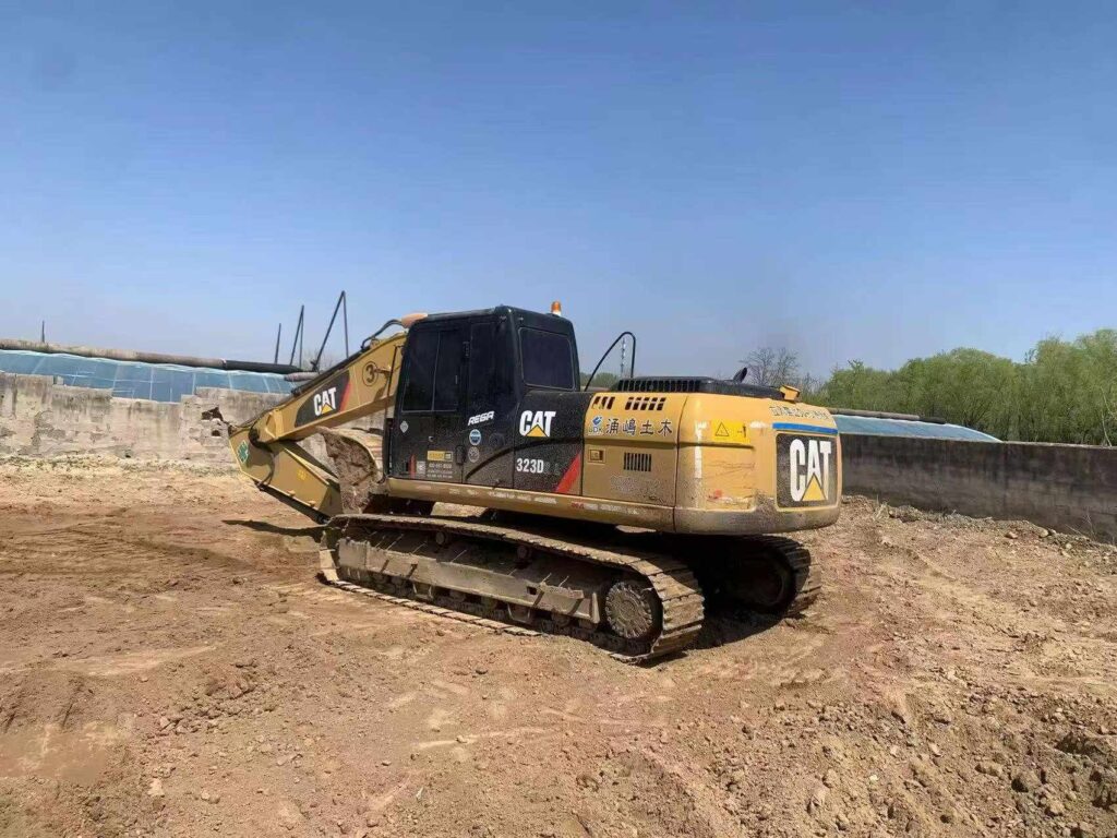 CAT 323D2L used excavator photo 2