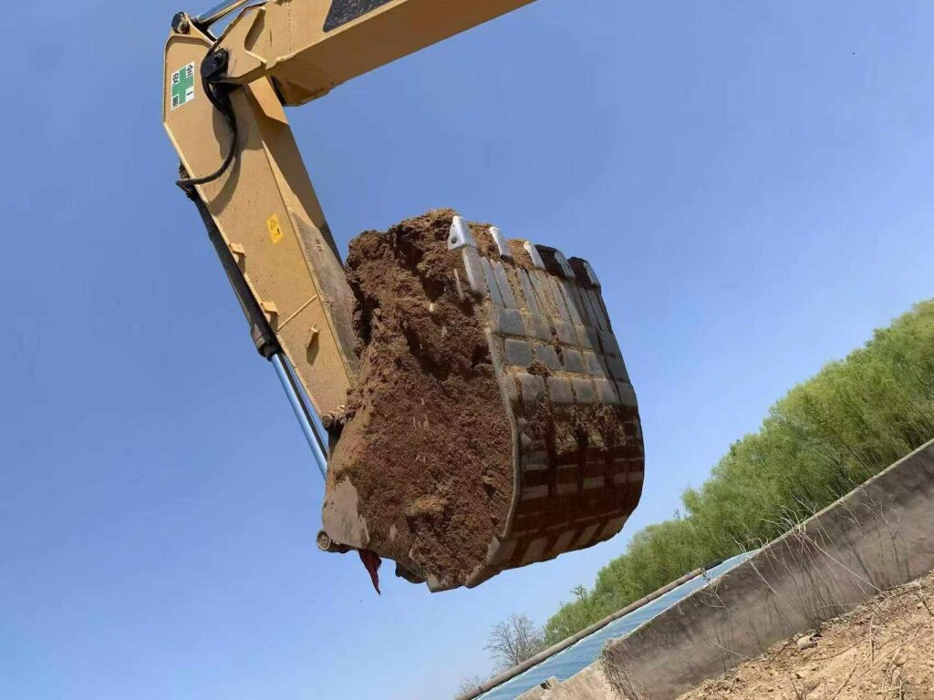 CAT 323D2L used excavator photo 8