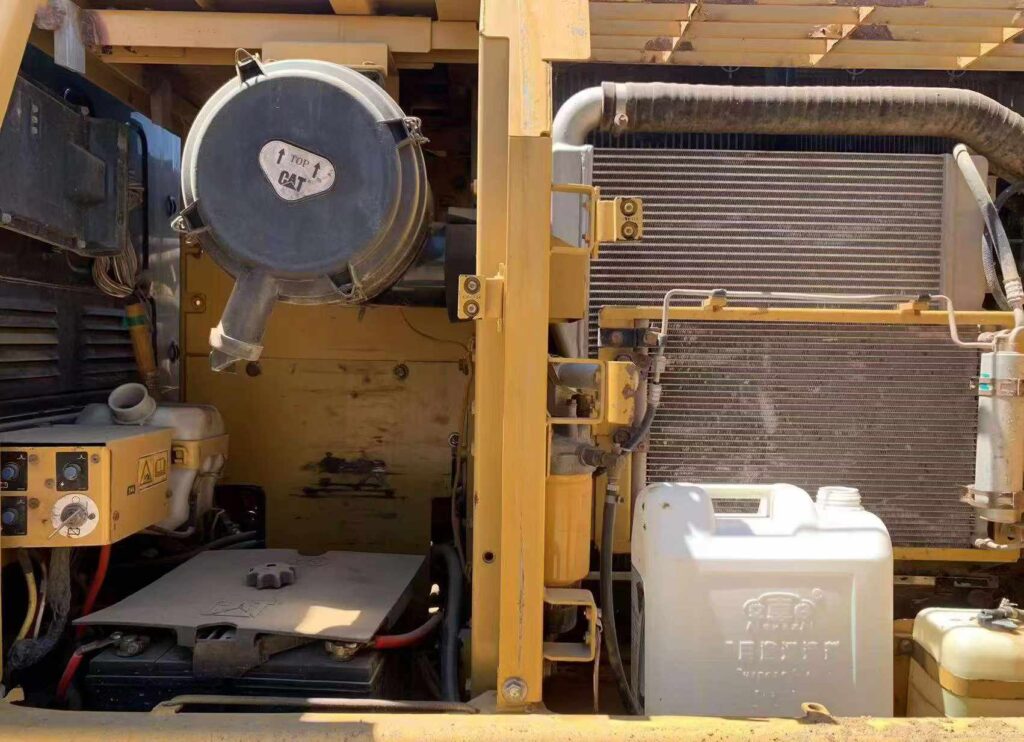CAT 323D2L used excavator photo 9
