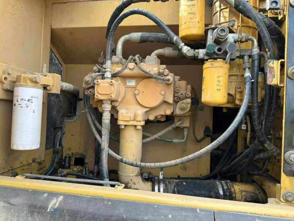 CAT 324 used excavator photo 8