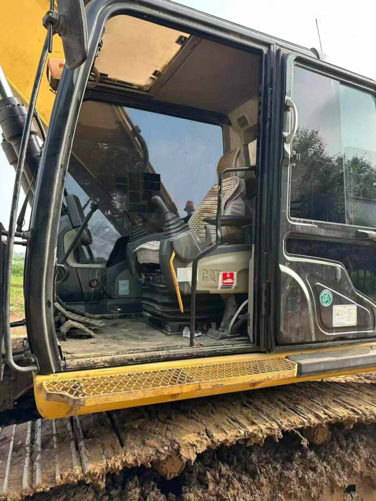 CAT 324 used excavator photo 9