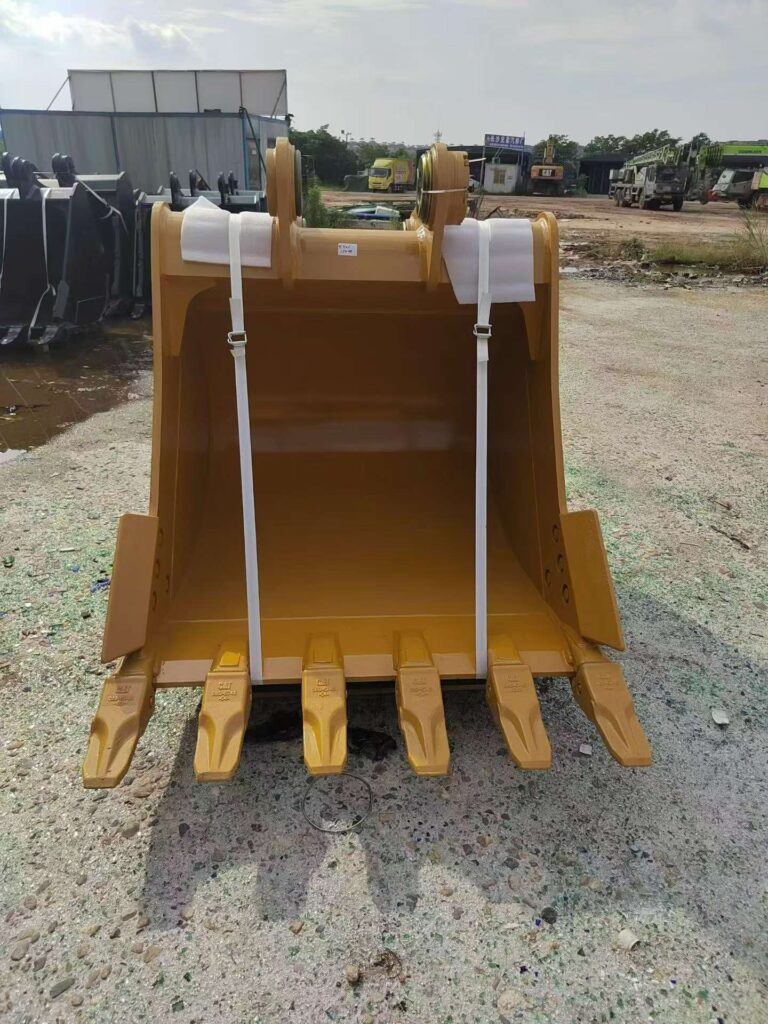 CAT 324 Excavator Bucket spare parts photo 1