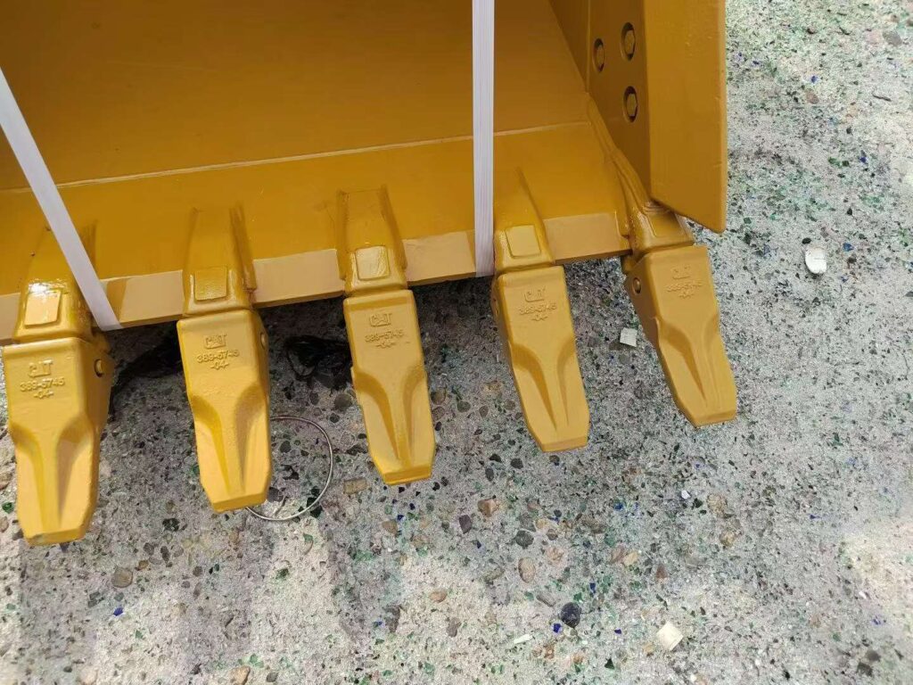 CAT 324 Excavator Bucket spare parts photo 2
