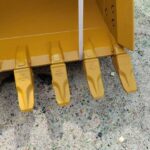 CAT 324 Excavator Bucket spare parts photo 2