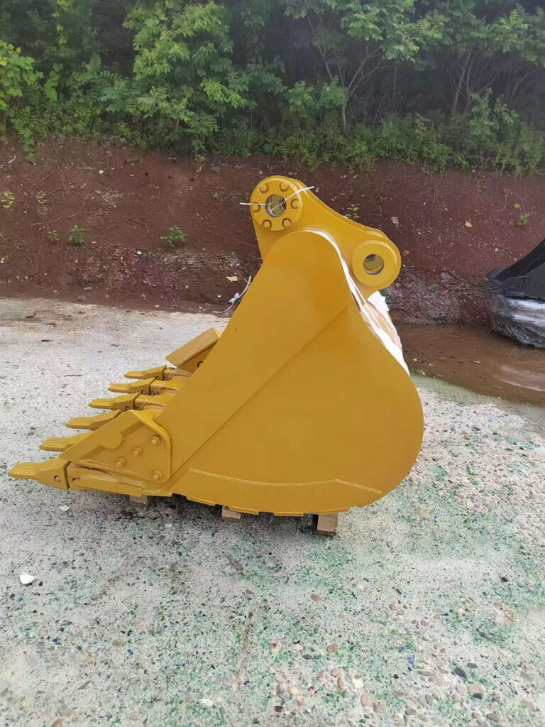 CAT 324 Excavator Bucket spare parts photo 3
