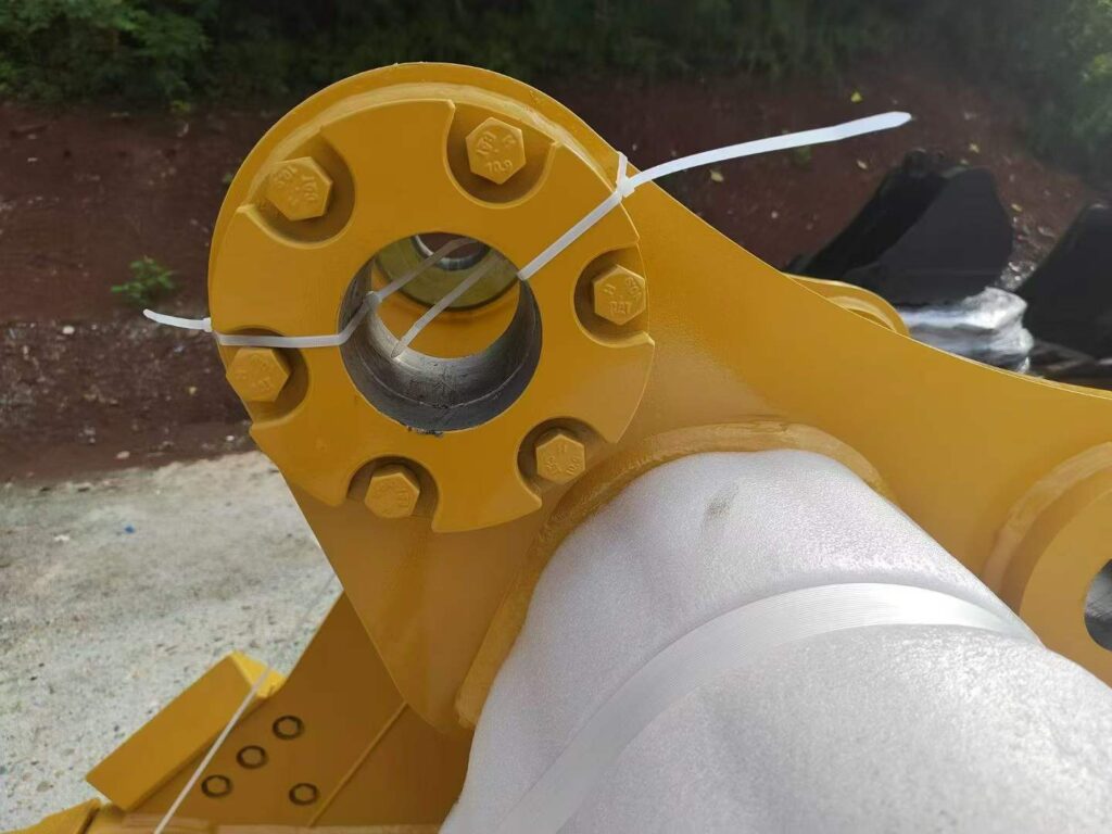 CAT 324 Excavator Bucket spare parts photo 4