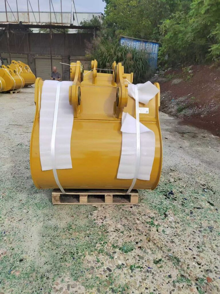 CAT 324 Excavator Bucket spare parts photo 5