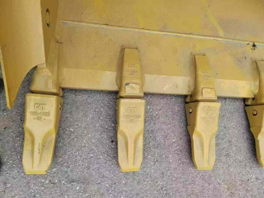 CAT 330 Excavator Bucket spare parts photo 6