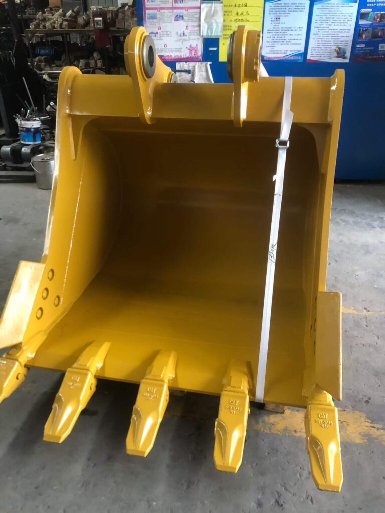 CAT 330 Excavator Bucket spare parts photo 1