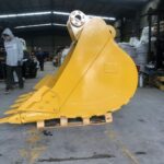 CAT 330 Excavator Bucket spare parts photo 3