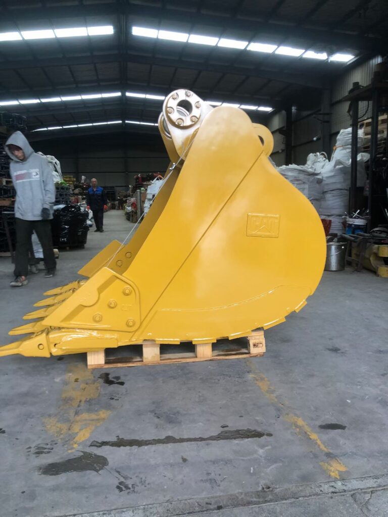CAT 330 Excavator Bucket spare parts photo 3