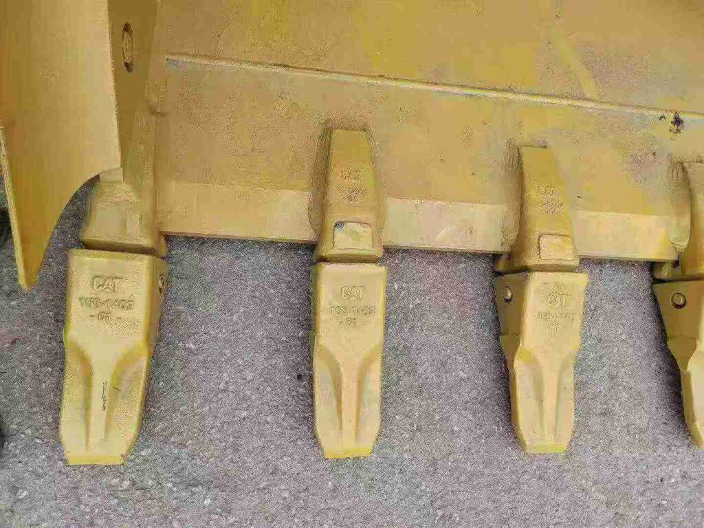 CAT 330 Excavator Bucket spare parts photo 6