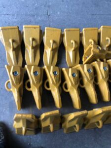 CAT 349 Bucket Teeth / Cutting Edge spare parts photo 1