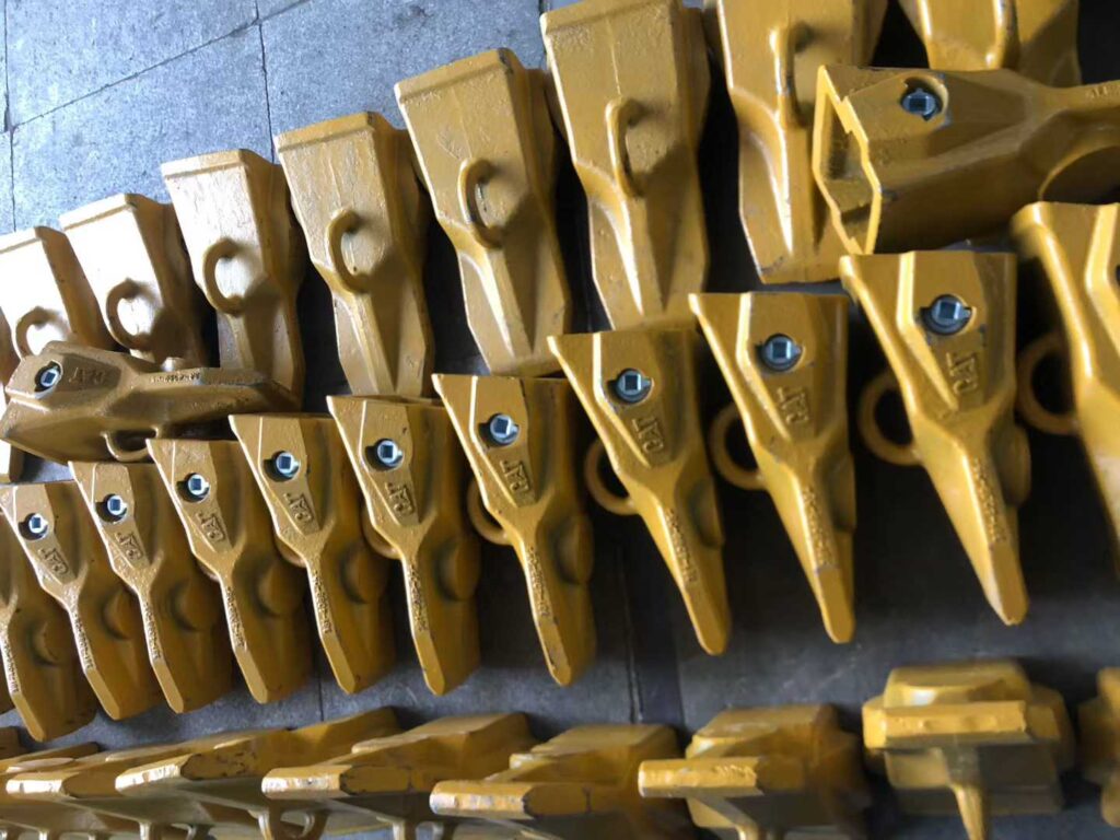CAT 349 Bucket Teeth / Cutting Edge spare parts photo 4