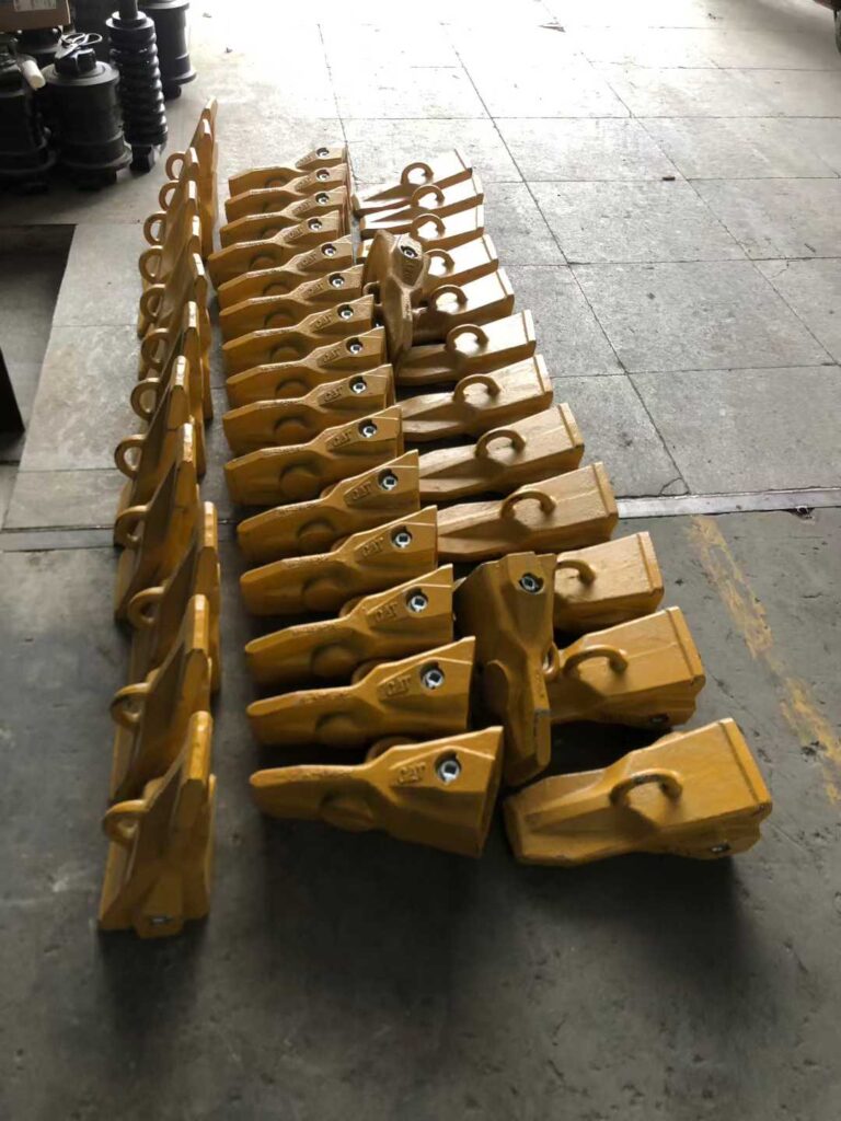 CAT 349 Bucket Teeth / Cutting Edge spare parts photo 5