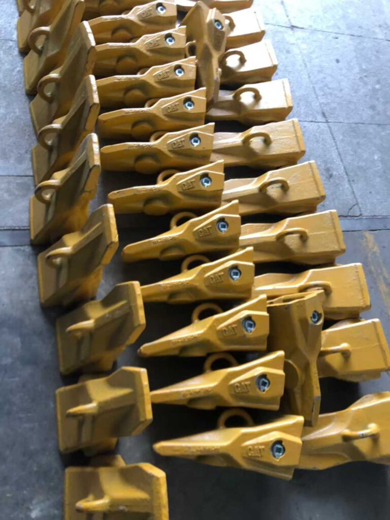 CAT 349 Bucket Teeth / Cutting Edge spare parts photo 6