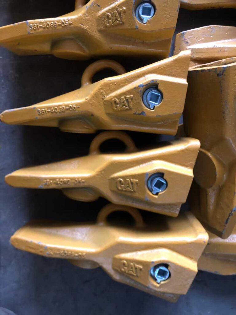CAT 349 Bucket Teeth / Cutting Edge spare parts photo 7