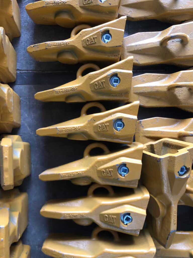 CAT 349 Bucket Teeth / Cutting Edge spare parts photo 8