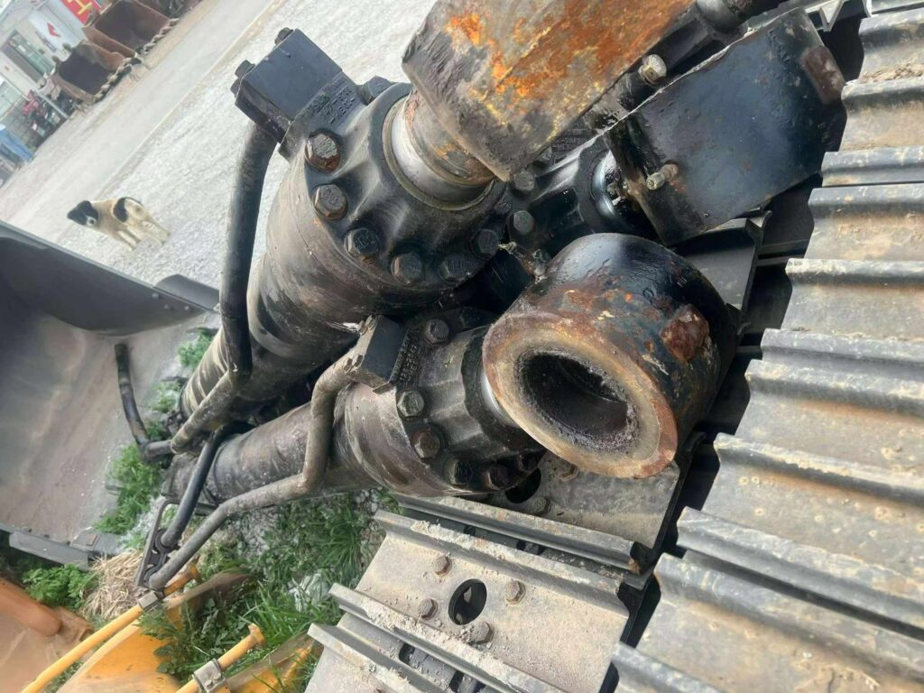 CAT 349 Excavator Bucket spare parts photo 4