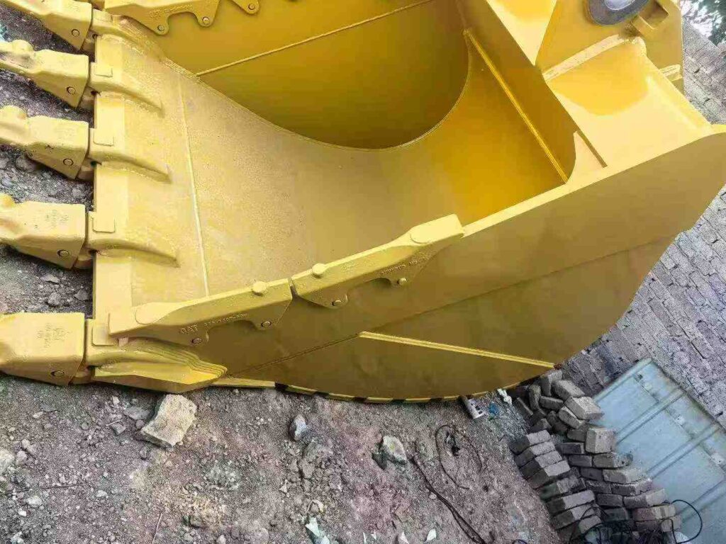 CAT 349 Excavator Bucket spare parts photo 3