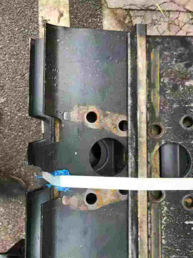 CAT 352 Track Shoe / Track Pad spare parts photo 3