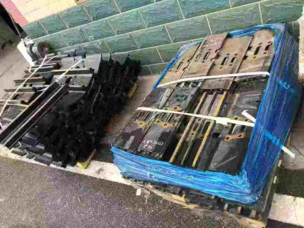 CAT 352 Track Shoe / Track Pad spare parts photo 5