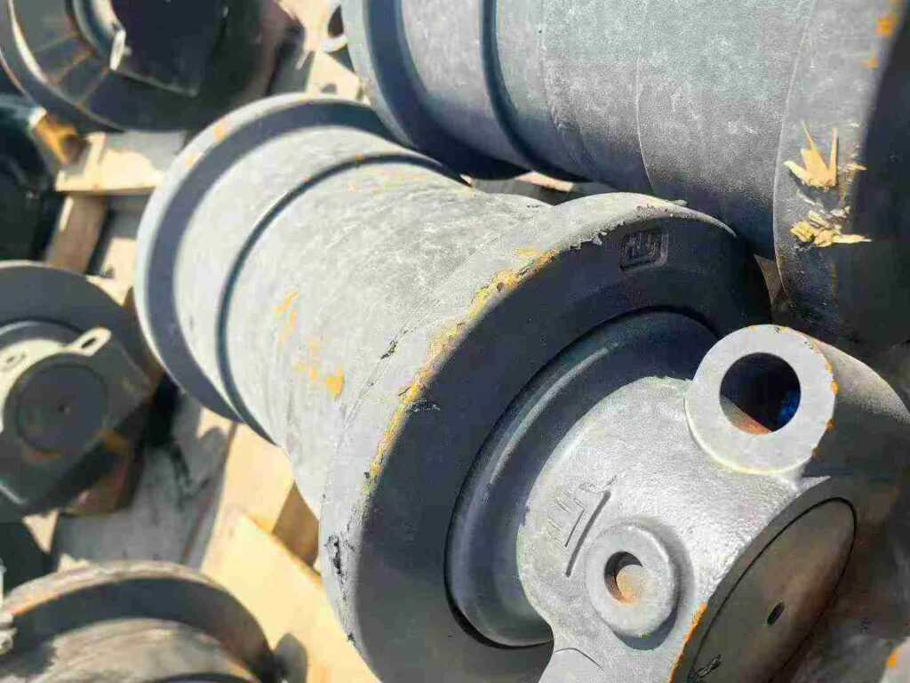 CAT 365, CAT 385, CAT 390, LIUGONG 970 Track Roller spare parts photo 1
