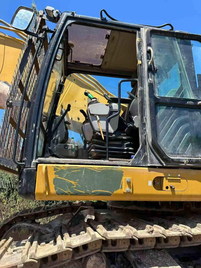 CAT 374 used excavator photo 9