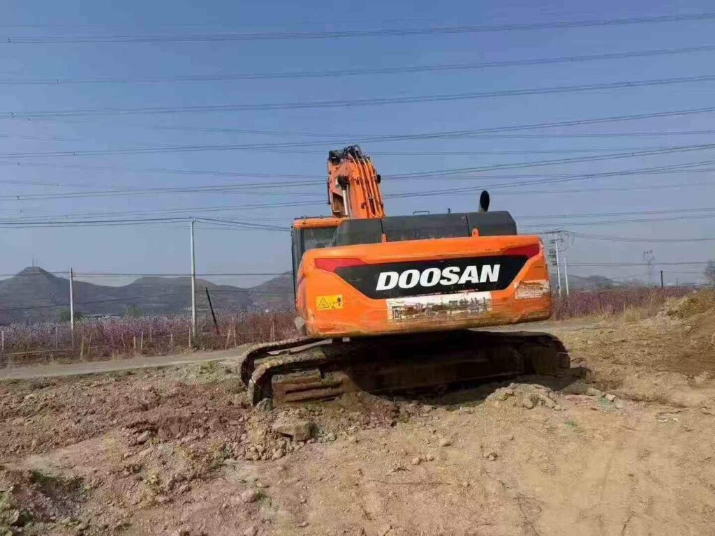 DOOSAN DX380LC used excavator photo 3