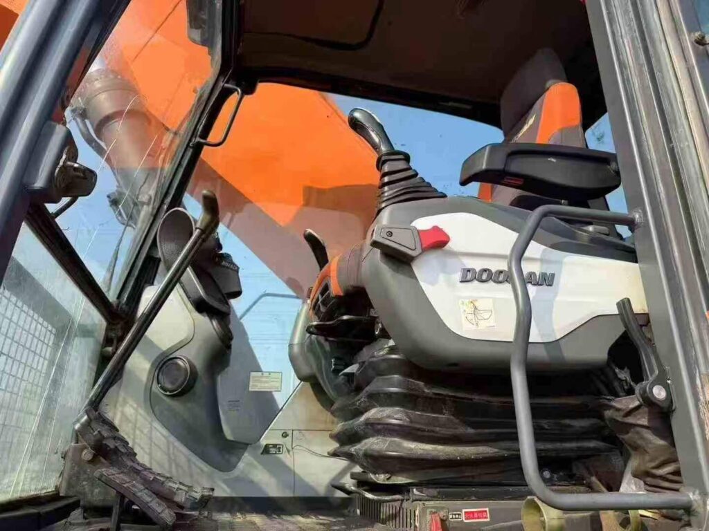 DOOSAN DX380LC used excavator photo 9