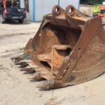 DOOSAN 520 Excavator Bucket spare parts photo 1