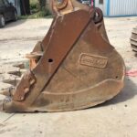 DOOSAN 520 Excavator Bucket spare parts photo 2