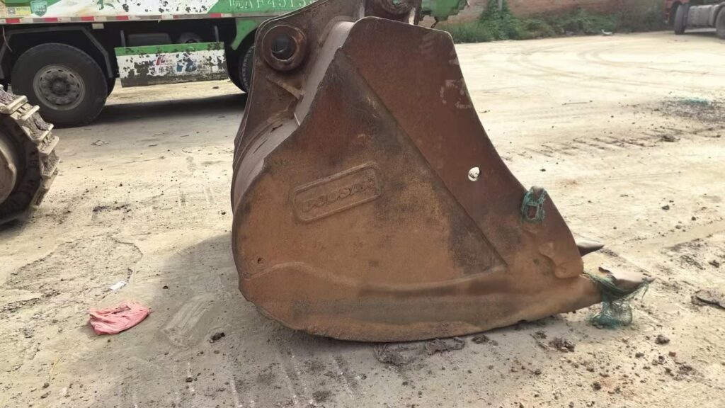 DOOSAN 520 Excavator Bucket spare parts photo 5